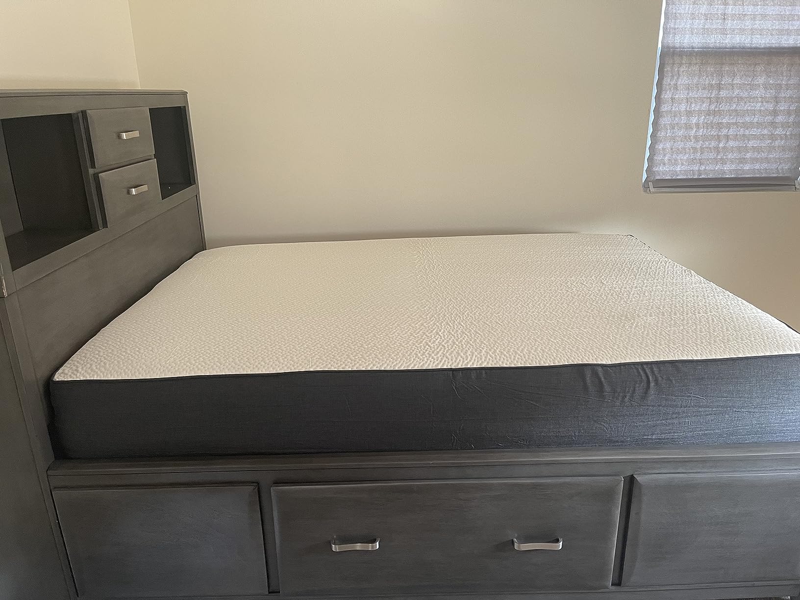 COOL GEL Memory Foam 10-Inch Mattress, CertiPUR-US Certified, Mattress in a Box, King, White customer photo 1