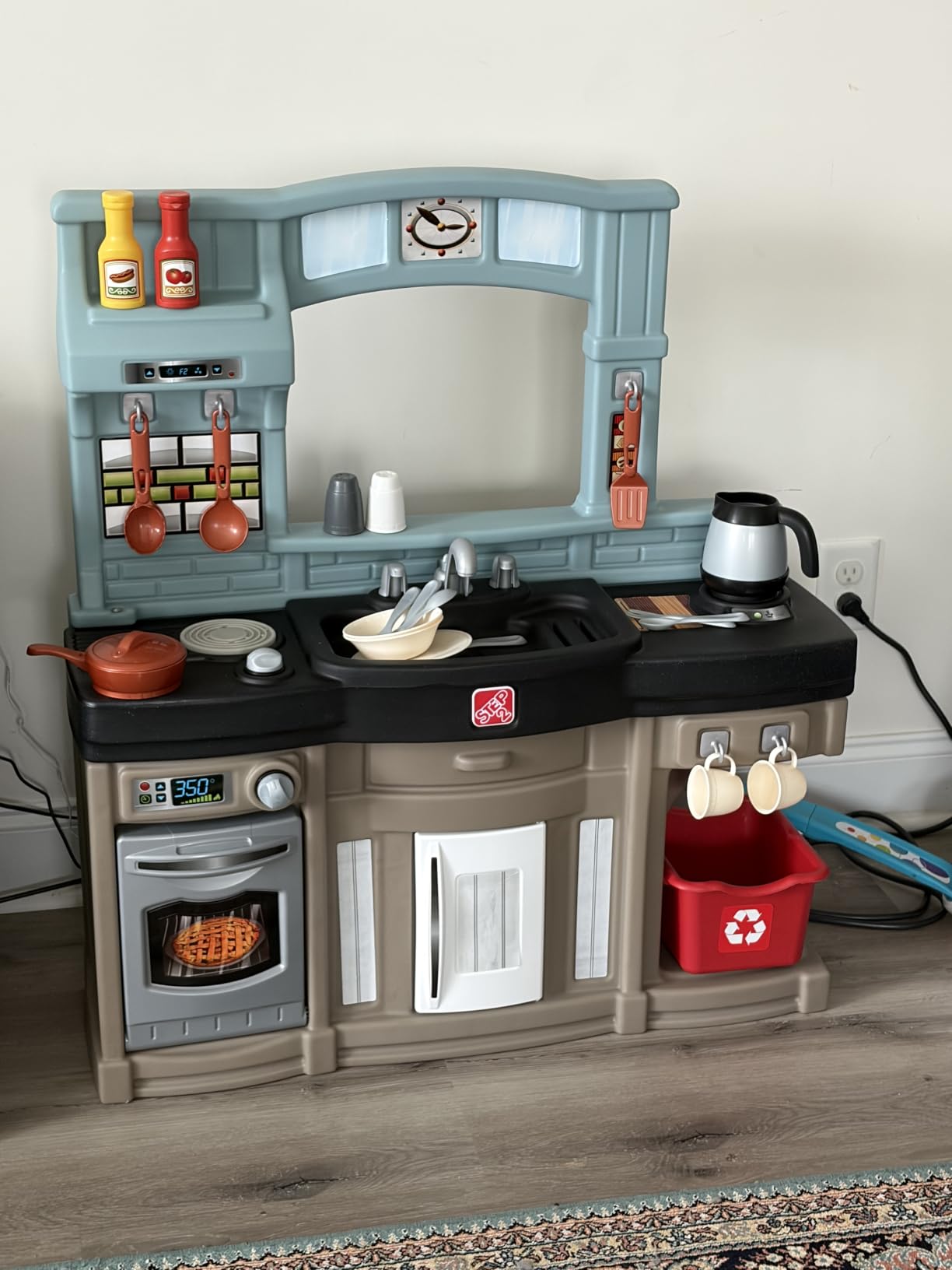 Step2 Best Chefs Kids Kitchen Playset, Indoor/Outdoor Kitchenette, Interactive Play with Lights and Sounds, Made of Durable Plastic, Includes 25 Piece Toy Accessories, For Toddlers 2+ Years Old customer photo 2