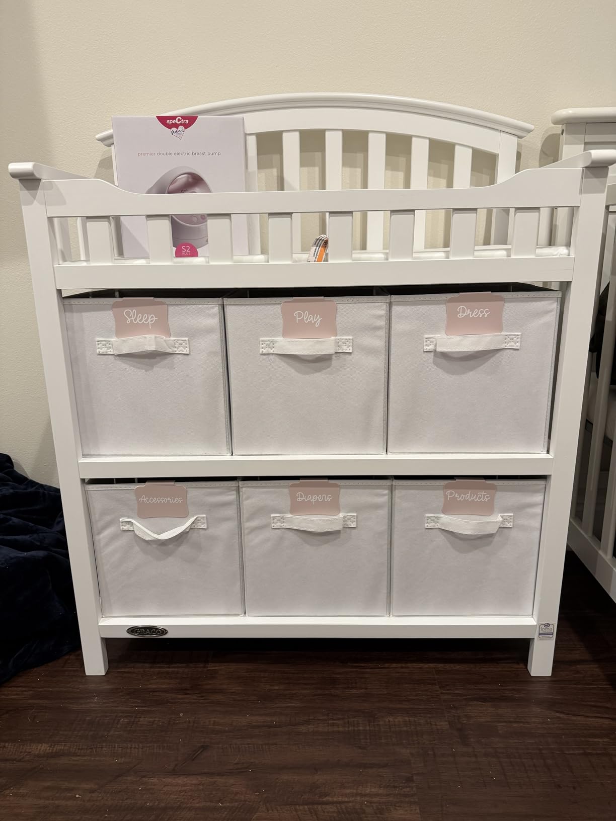 Graco Changing Table with Water-Resistant Changing Pad, White customer photo 2