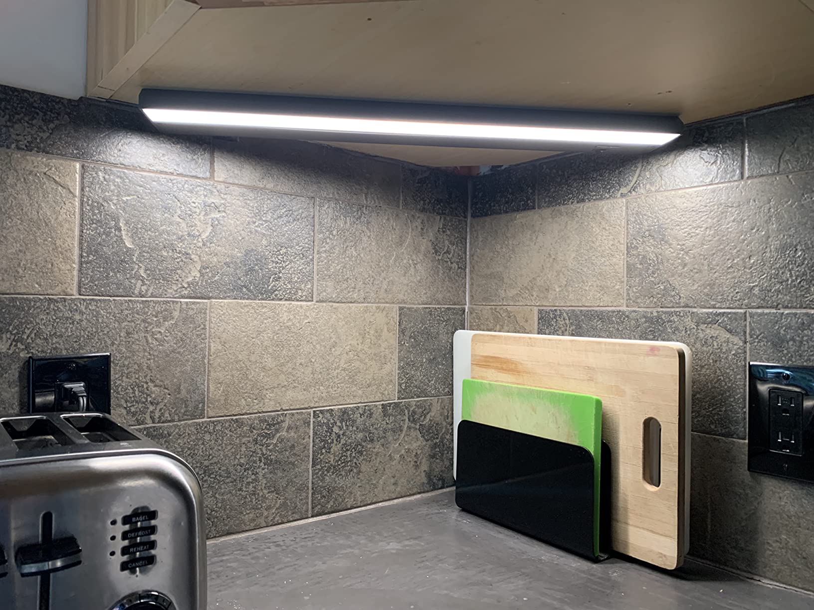 GETINLIGHT 24-Inch Linkable 3CCT LED Under Cabinet Light, Hardwired/Plug-in customer photo 1