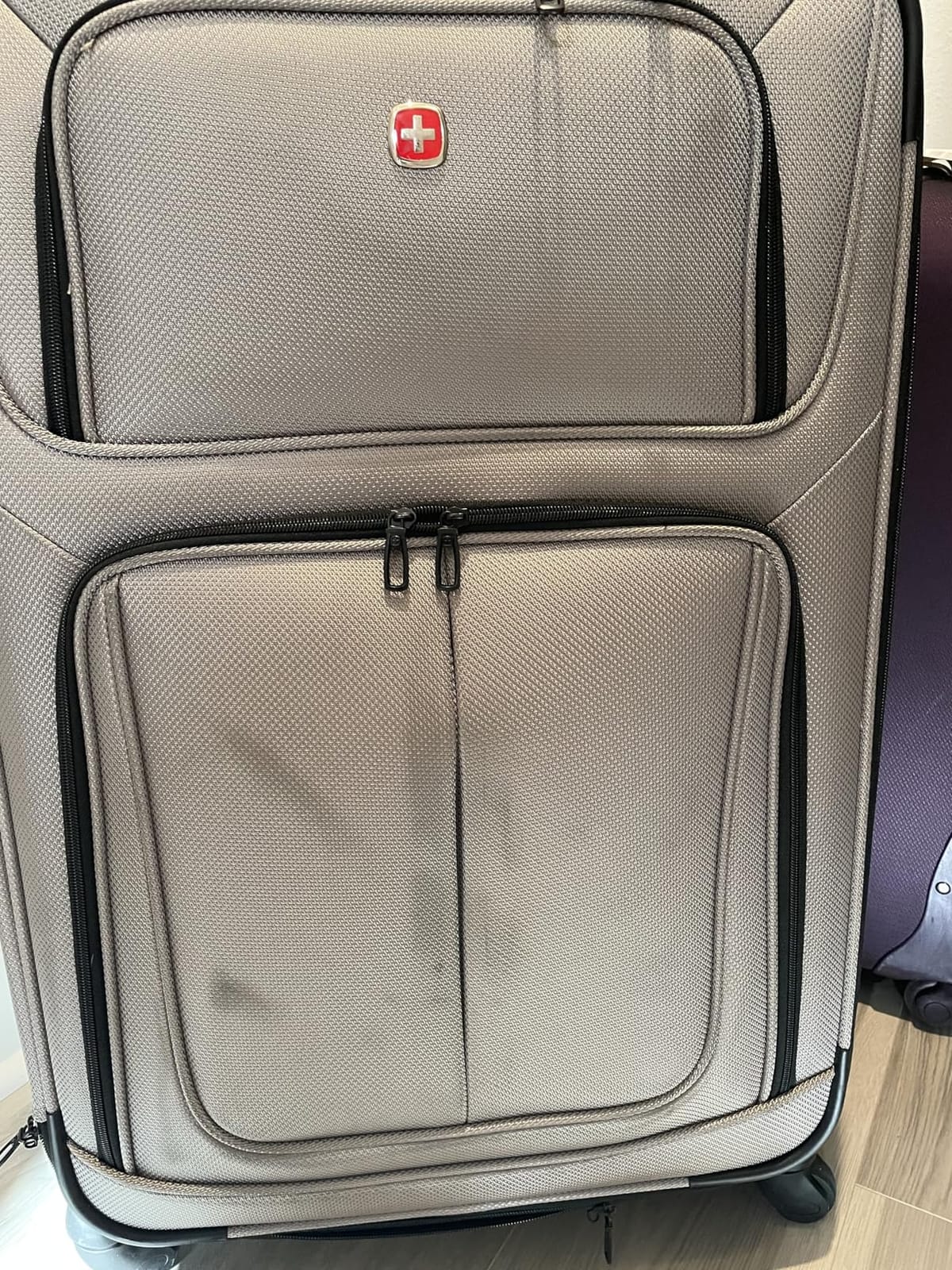 SwissGear Sion Softside Expandable Spinner Luggage Durable Lightweight Travel Suitcase, Black, Checked-Large customer photo 2