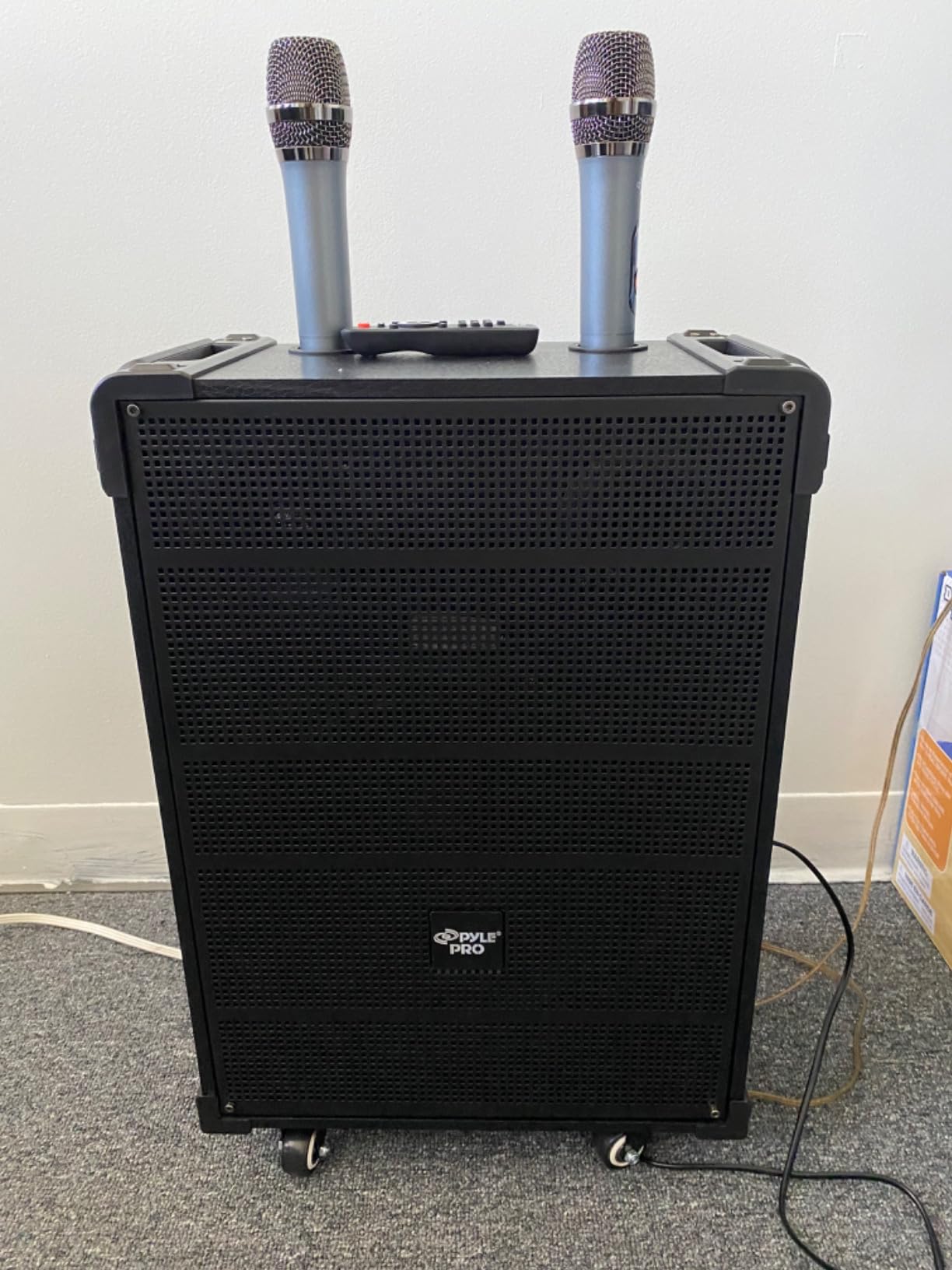 Pyle Wireless Portable PA System-400W Bluetooth Compatible Rechargeable Battery Powered Outdoor Sound Stereo Speaker Microphone Set w/Handle, Wheels-1/4 to AUX, RCA Cable (PWMA230BT) customer photo 2