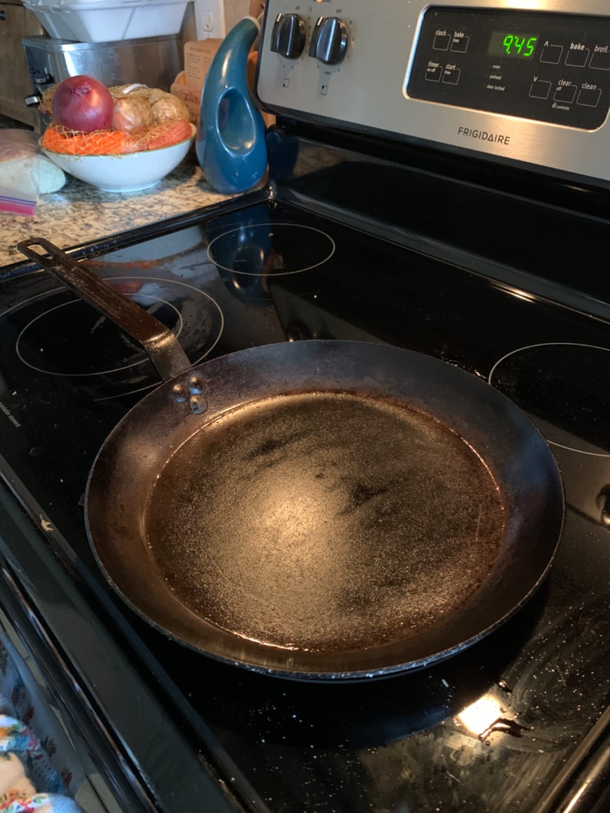Lodge Carbon Steel Skillet with Handle Holder, 10 Inches customer photo 2