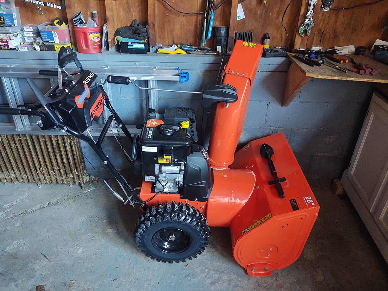 Ariens ST28DLE Deluxe SHO 28 in. Two-Stage Electric Start Gas Snow Blower customer photo 2
