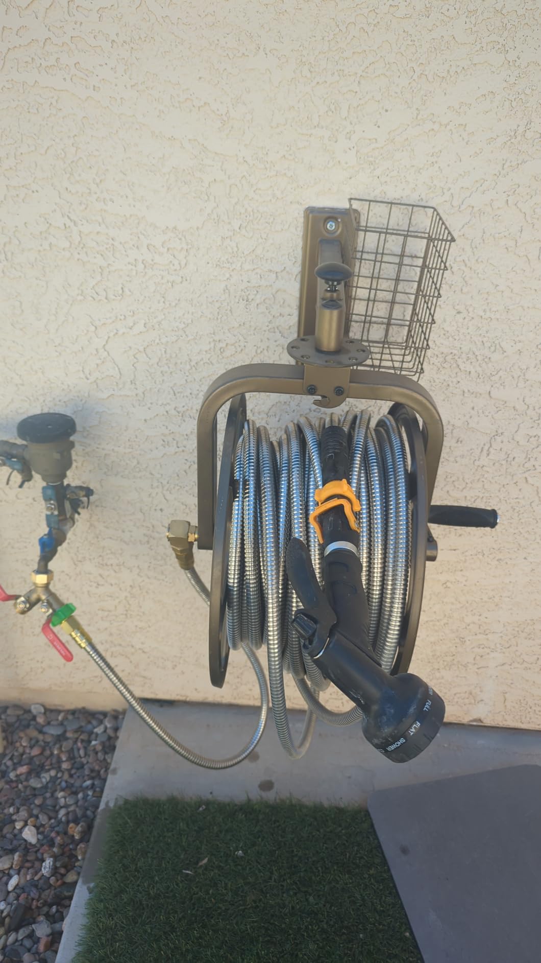 Liberty GARDEN 712 Single Arm Navigator Multi-Directional Garden Hose Reel, Holds 125-Feet of, 5/8-Inch, Bronze customer photo 2