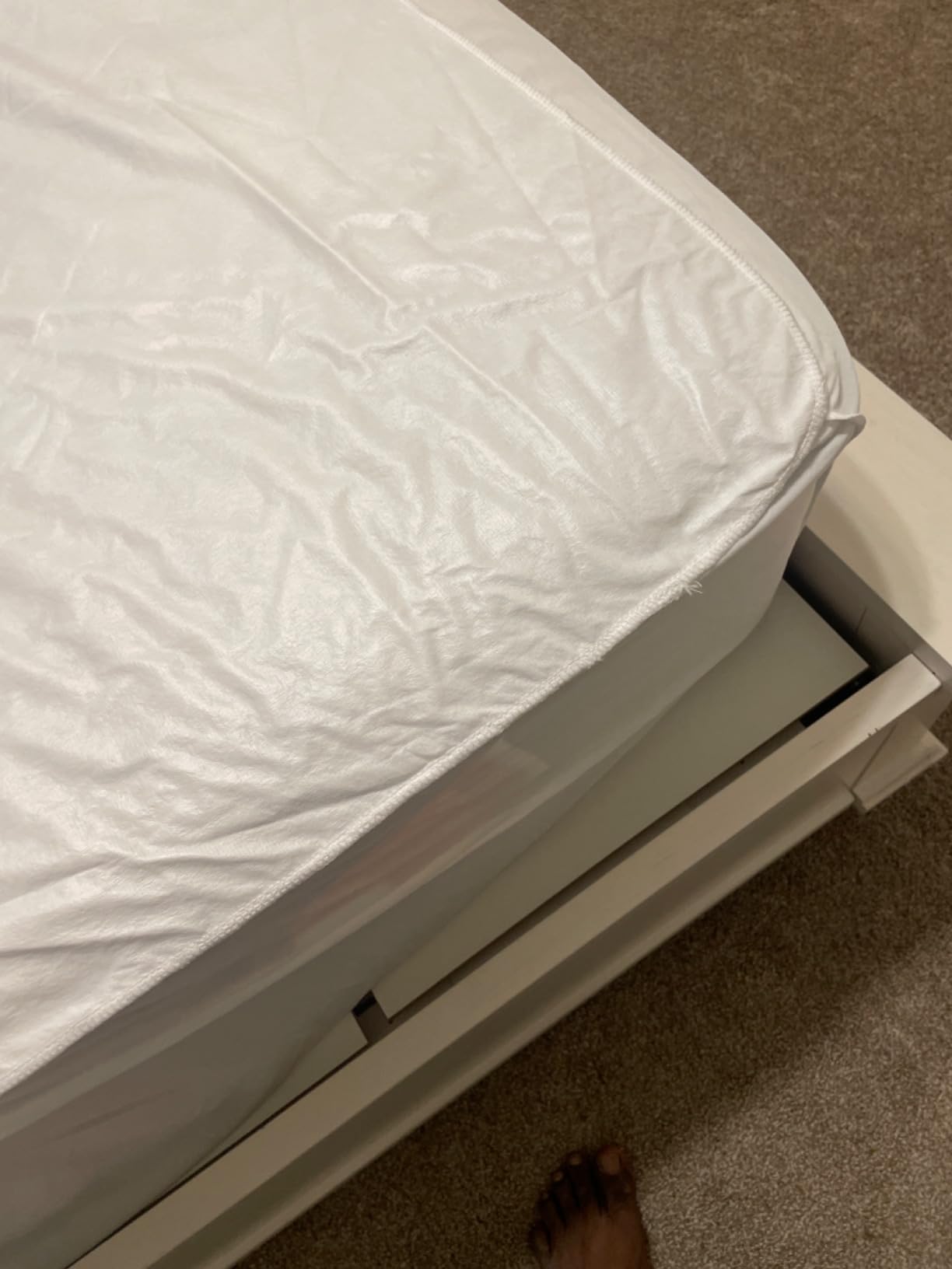 Amazon Basics Waterproof Breathable Mattress Protector, Queen Size, 18 inch Deep, Machine Washable, White customer photo 1