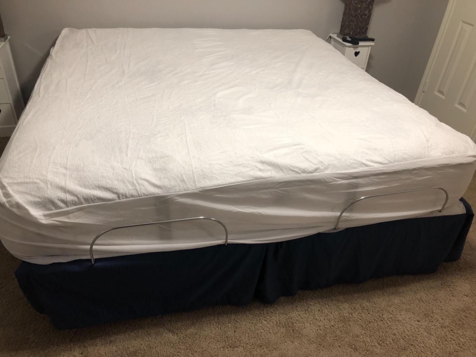 Amazon Basics Waterproof Breathable Mattress Protector, Queen Size, 18 inch Deep, Machine Washable, White customer photo 2