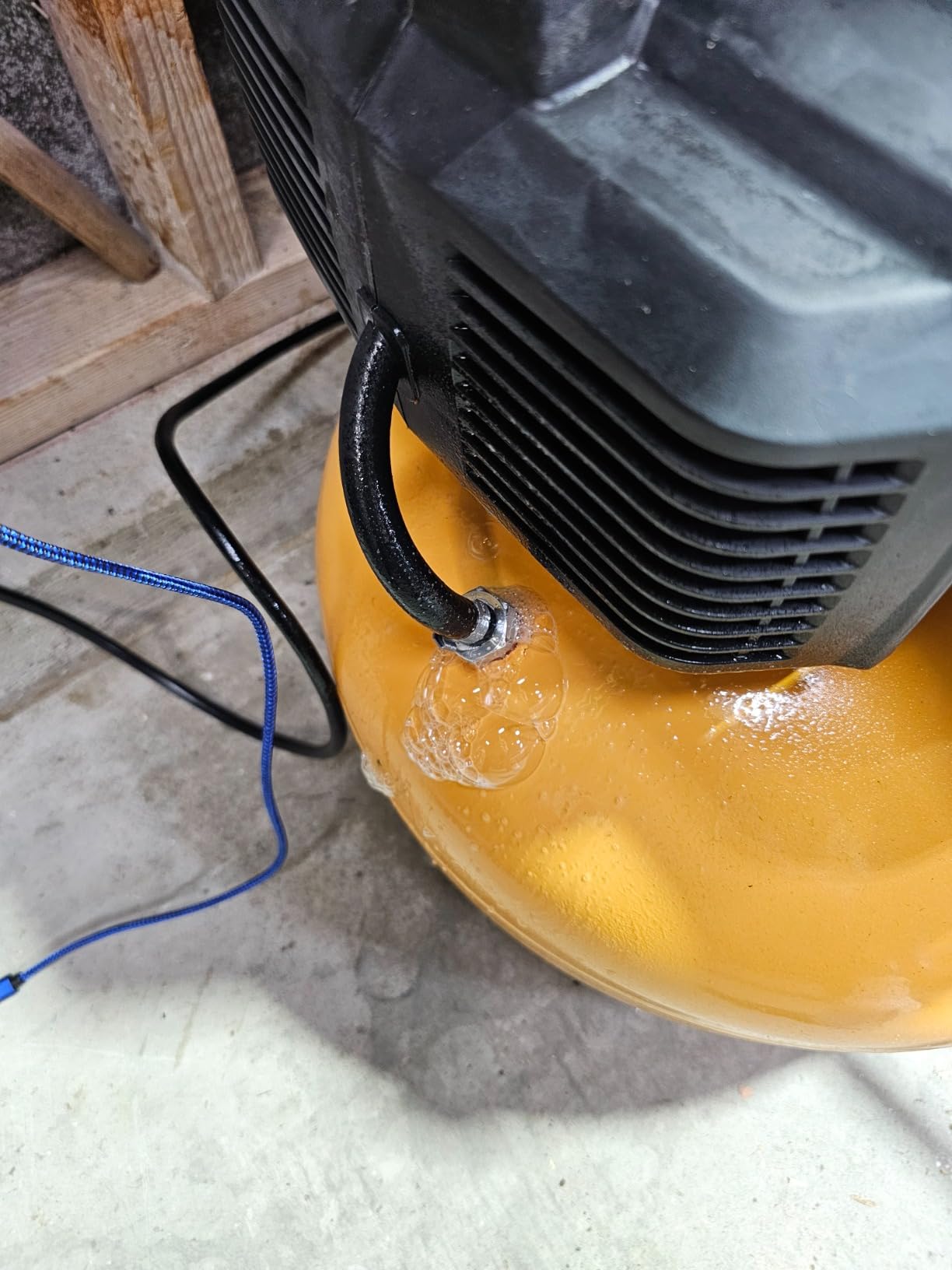 BOSTITCH Air Compressor Kit, Oil-Free, 6 Gallon, 150 PSI, Quiet Lightweight Pancake Air Compressor (BTFP02012-WPK) customer photo 2