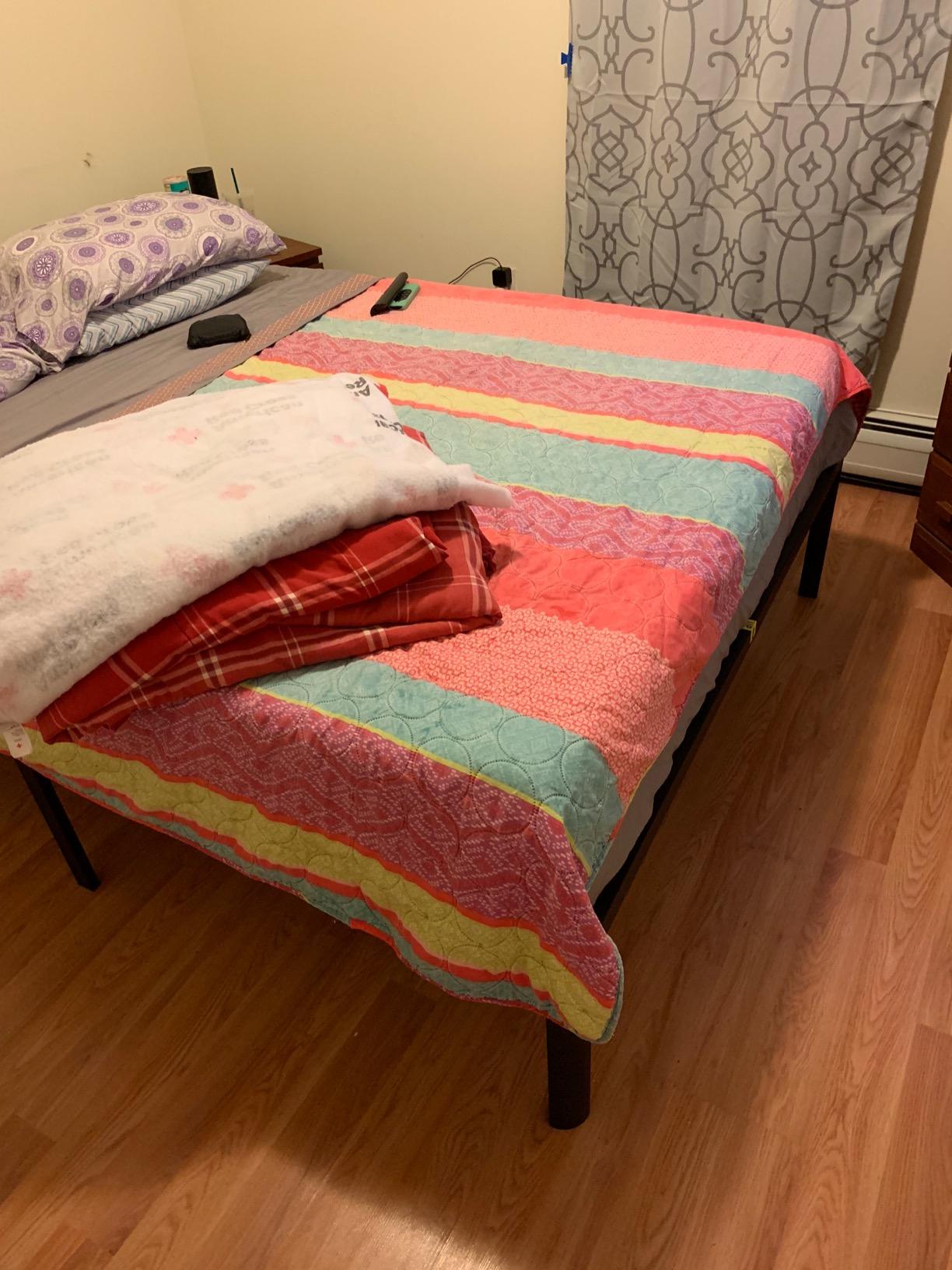 ZINUS Van 16 Inch Metal Platform Bed Frame / Steel Slat Support / No Box Spring Needed / Easy Assembly, Queen customer photo 2