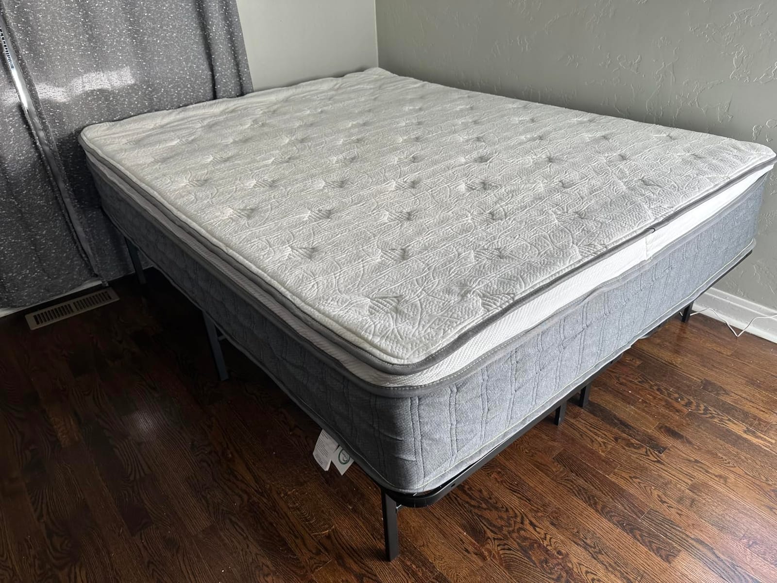Amazon Basics Foldable Metal Platform Bed Frame with Storage, Sturdy Steel Support, No Box Spring Needed, 14-inch High, Tool-Free Setup, Twin Size, Black customer photo 1