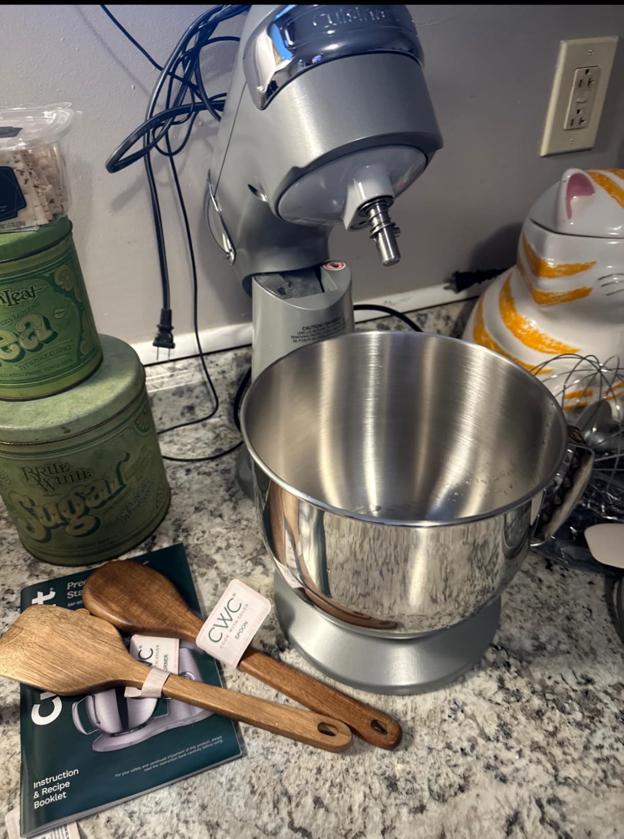 Cuisinart Stand Mixer, 12 Speed, 5.5 Quart Stainless Steel Bowl, Chef’s Whisk, Mixing Paddle, Dough Hook, Splash Guard w/ Pour Spout, Periwinkle Blue, SM-50TQNAS customer photo 2