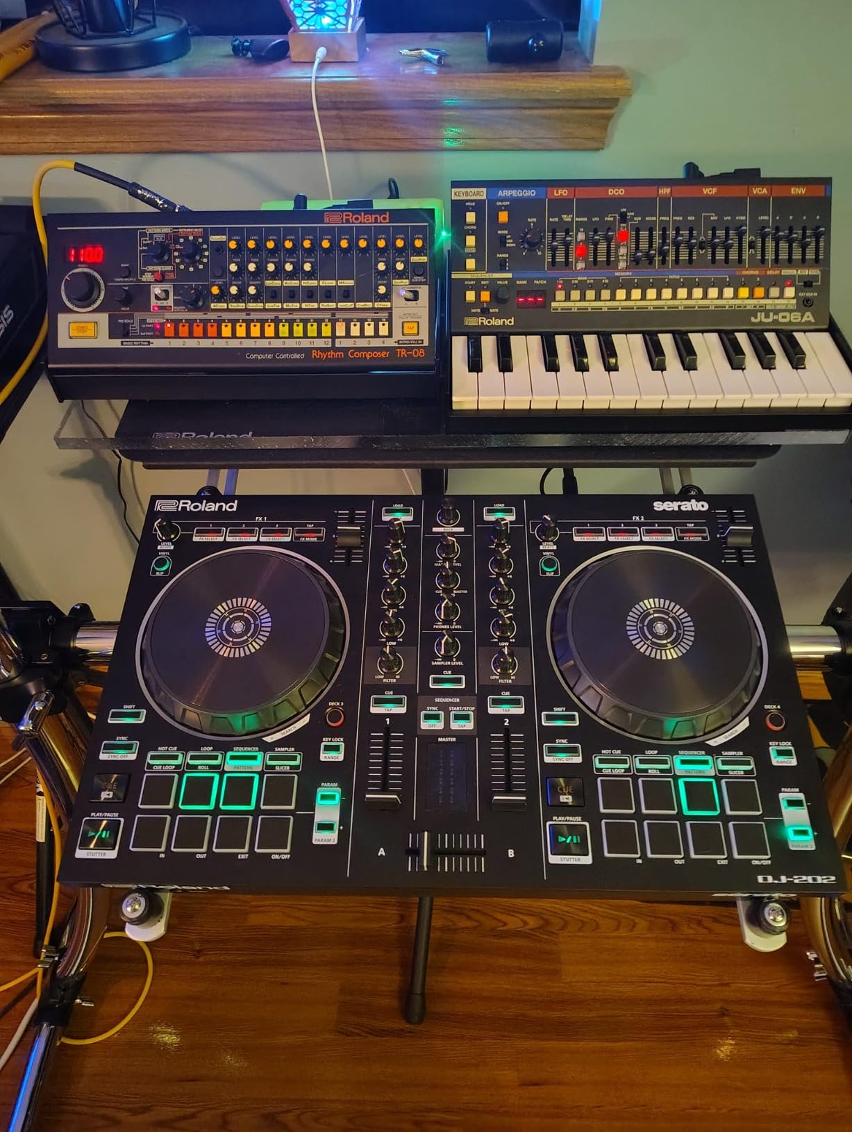 Roland DJ-202 Compact DJ Controller customer photo 1