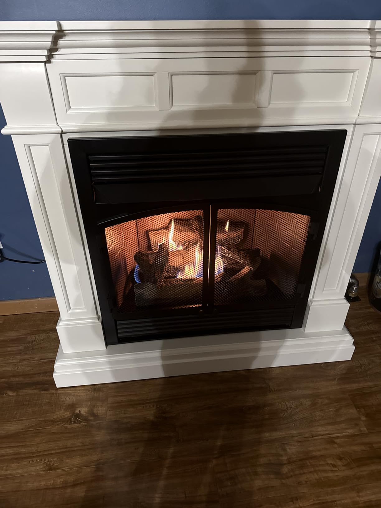Duluth Forge Dual Fuel Ventless Gas Fireplace with Mantel - 32,000 BTU, Remote Control, Apple Spice Finish - Model# DFS-400R-2AS customer photo 1