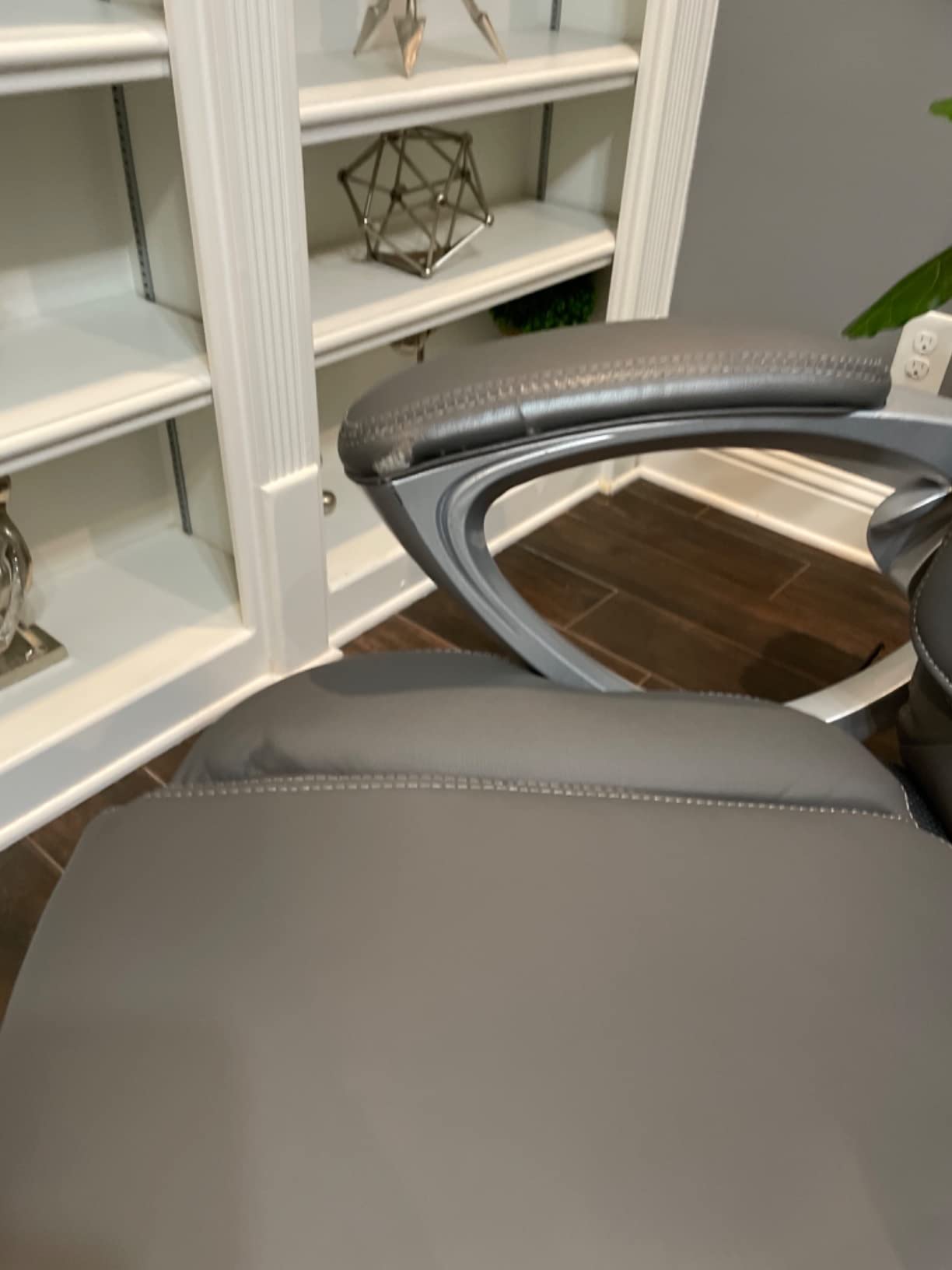 Serta Bryce Executive Office Chair, Ergonomic Computer Desk Chairs with Patented AIR Lumbar Support, Comfy Body Pillows, Height Adjustable, Swivel Base with Wheels, Bonded Leather, Black customer photo 1