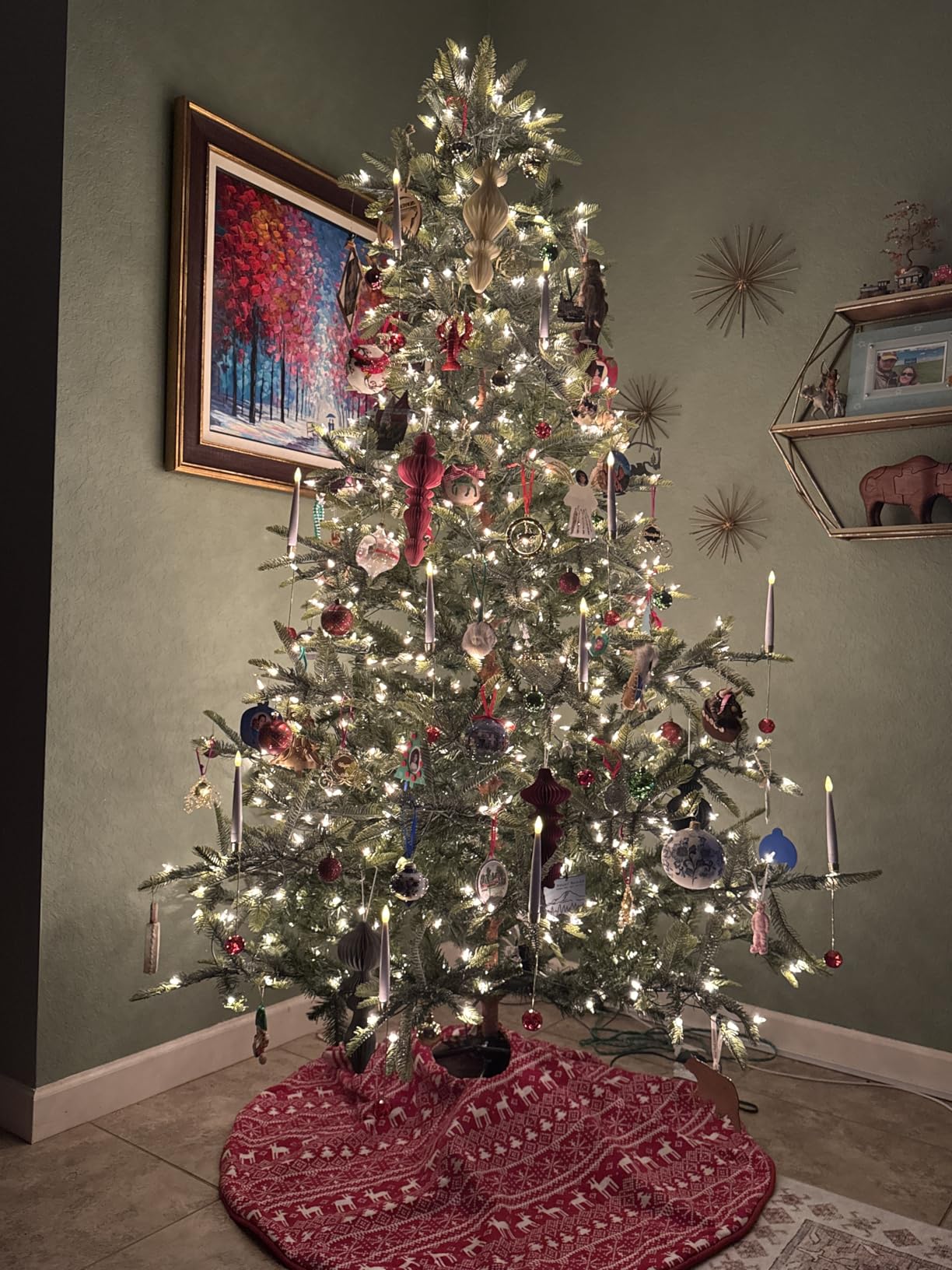 Puleo International 6.5ft Pre-Lit Aspen Fir Artificial Christmas Tree customer photo 1