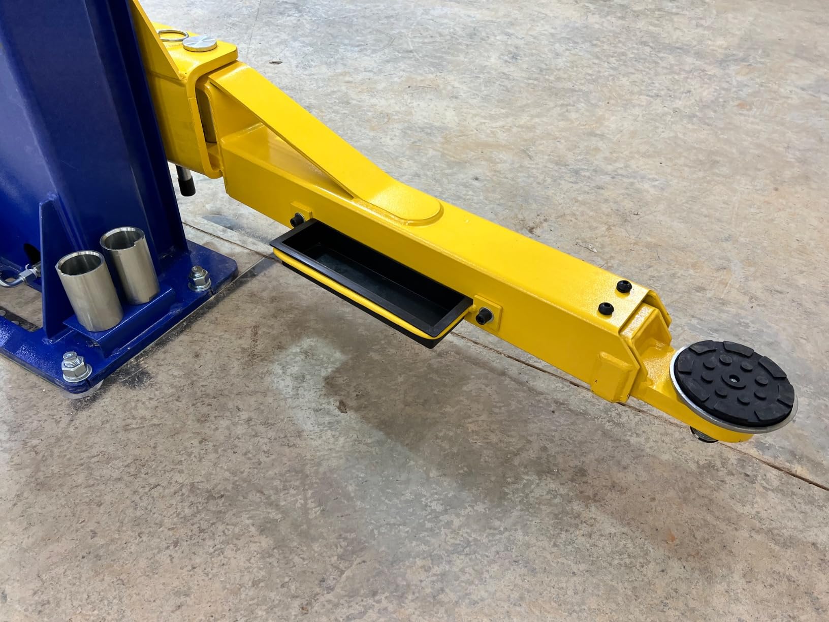 APlusLift HW-10KOH-A 10000LB Two Post Overhead Car Lift 3 Year Warranty | 3 Year Parts Replacement (A $499 Value) Rigid Double S Columns. Carriage Stronger Commercial-grade Steel. Clear Floor Design. customer photo 1