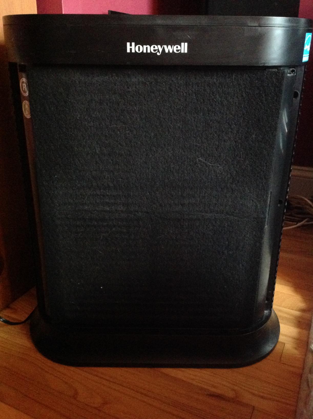 Honeywell AllergenPlus HEPA Air Purifier for Home, 2250 Ft² Rooms in 1 hour, Reduces Allergens, Dust, Pollen, Smoke, Pet Dander, Odors, White, HPA304 customer photo 1