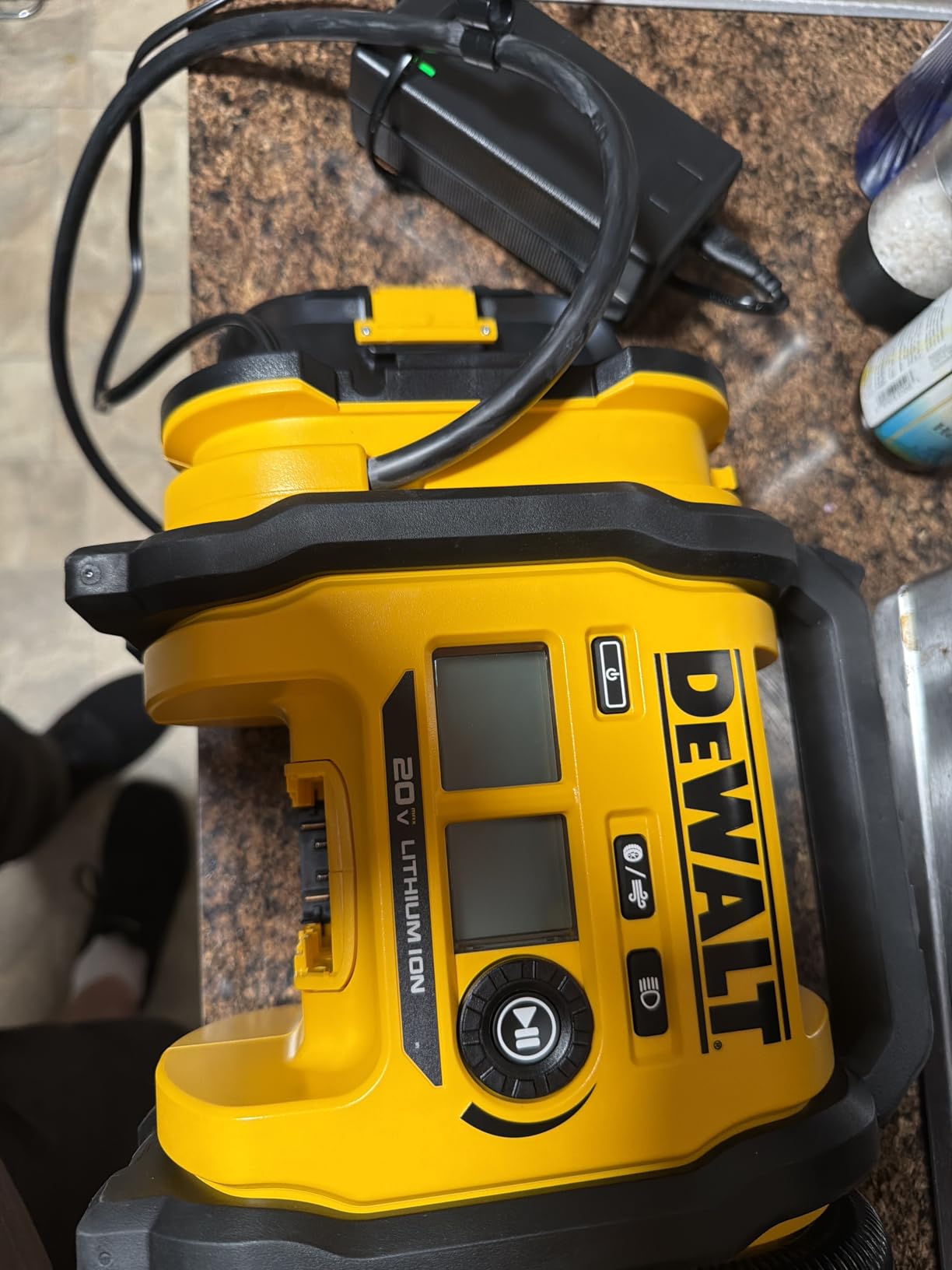 DEWALT Tire Inflator Portable Air Compressor 20V MAX, Car Air Pump with Automatic Shut Off, LED Light, Tool Only (DCC020IB) customer photo 1
