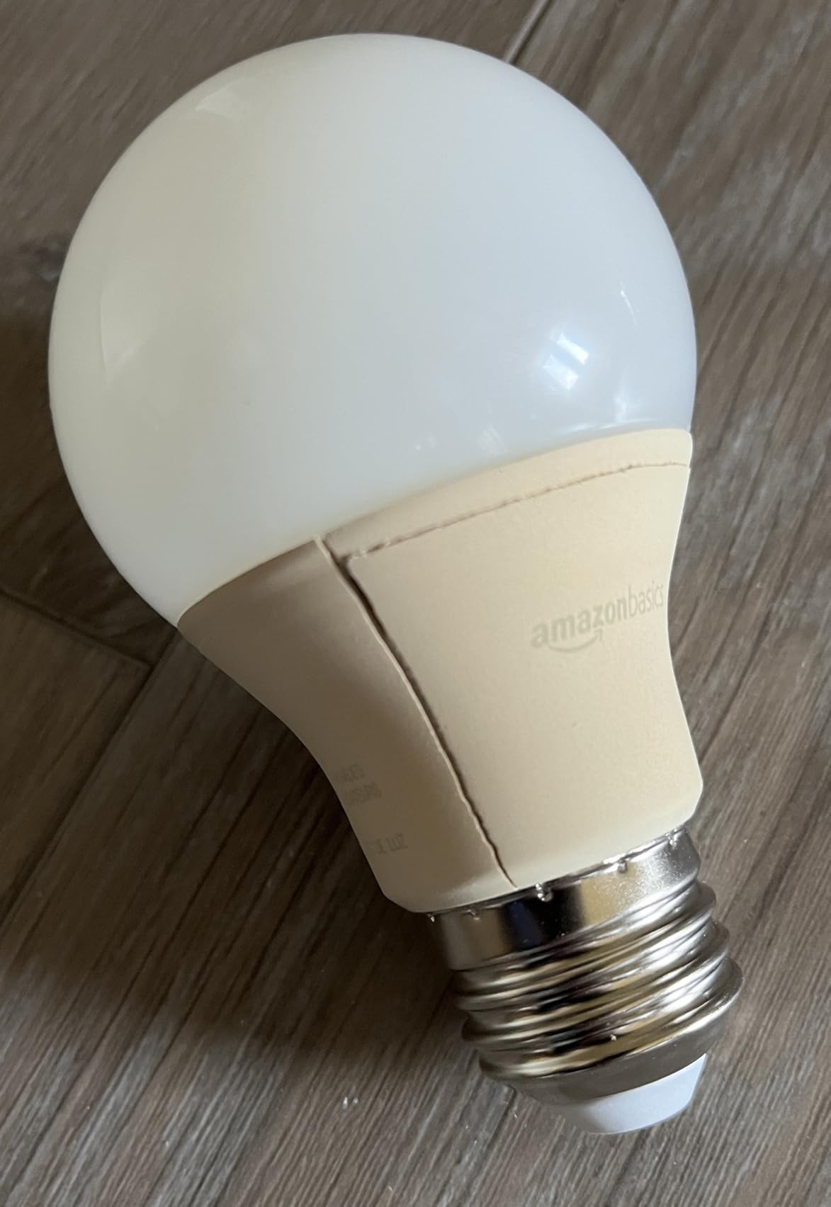 Amazon Basics A19 LED Light Bulbs, 60 Watt Equivalent, Energy Efficient 9W, E26 Standard Base, Soft White 2700K, Dimmable, 10,000 Hour Lifetime , 6-Pack customer photo 1