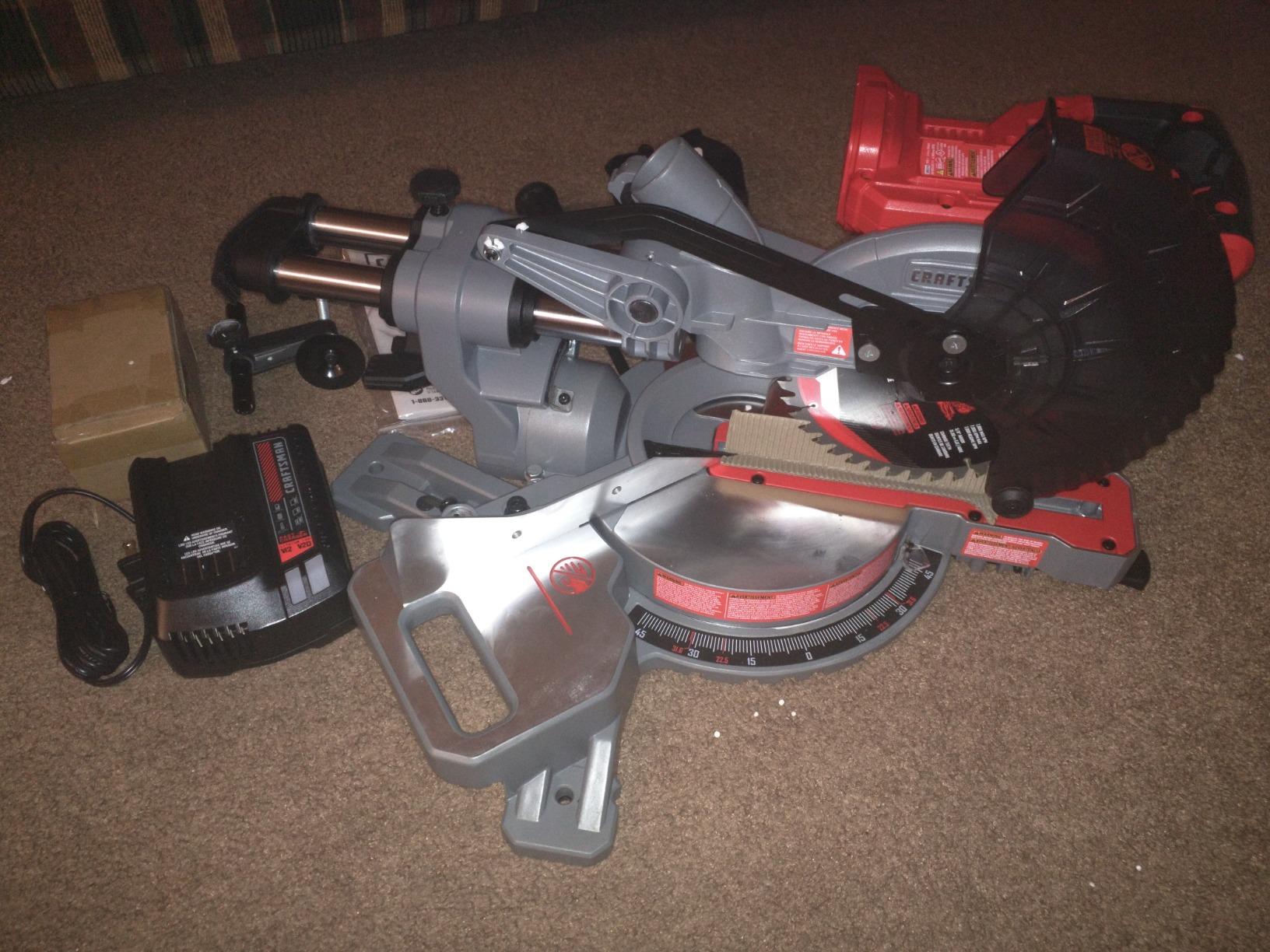 CRAFTSMAN V20 Cordless Sliding Miter Saw, 7-1/4 inch, Single Bevel, Battery and Charger Included (CMCS714M1) customer photo 1