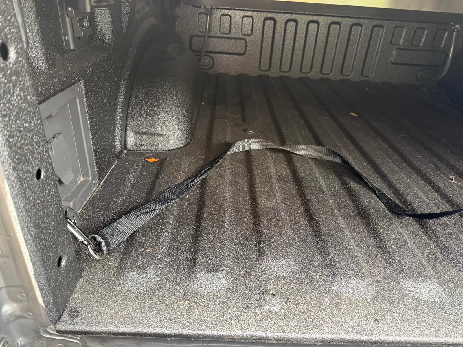 Syneticusa MB Retractable Tonneau Cover fit 2004-2026 F-150 5.5ft Truck Bed customer photo 2