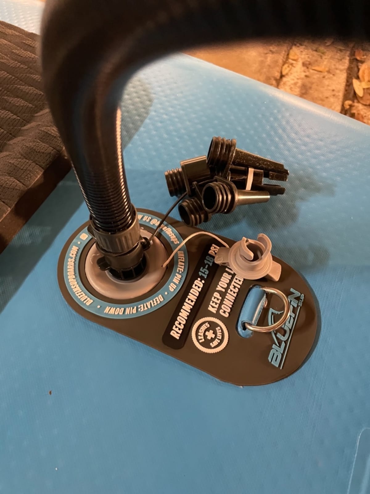 SereneLife Electric Paddle Board Pump – Portable 16 PSI Dual-Stage Air Compressor for Lightning-Fast Inflation, Auto-Off, LCD Display & 12V Car Connector – for SUPs, Boats & Inflatables customer photo 1