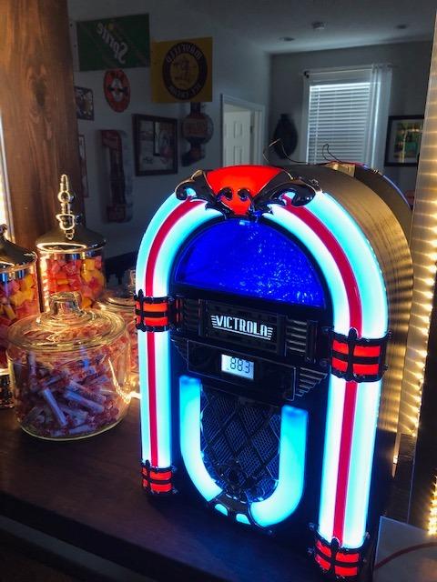 Victrola Redding - Bluetooth Jukebox Speaker with Lightshow - Silver | Built-in speaker, FM radio, Bluetooth and 3.5mm aux input, 5 color-changing LED tubes, compact 50s diner design, corded power customer photo 1