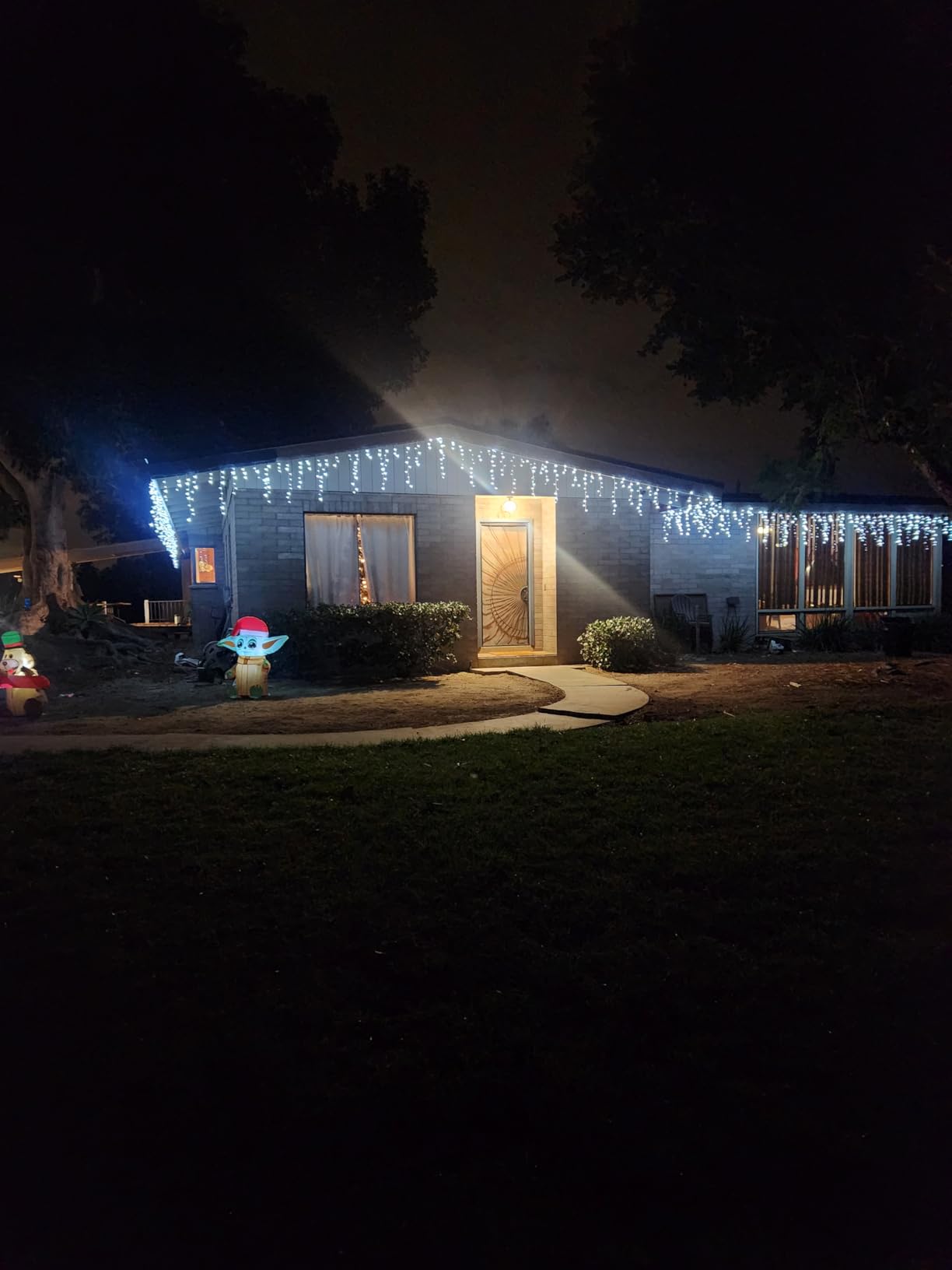 Toodour Christmas Icicle Lights Outdoor, 360 LED 29.5ft 8 Modes Fairy Icicle String Light with 60 Drops, Led Christmas Lights Twinkle for Holiday, Party, Wedding, Eaves, Xmas Decorations (White) customer photo 2