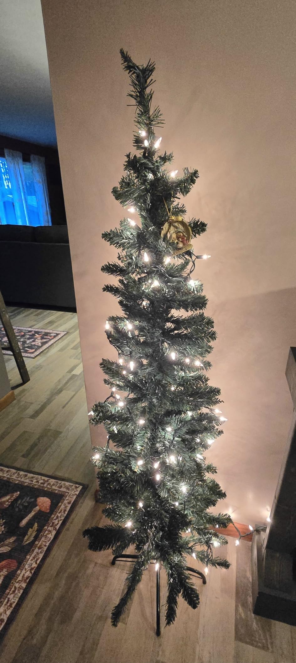 Giantex, Green Artificial Pencil Christmas, Premium Hinged Pine Tree with Solid Metal Legs, Perfect for Home, Shops and Holiday Decoration, (5FT) (Artificial Pencil Christmas Tree) customer photo 1
