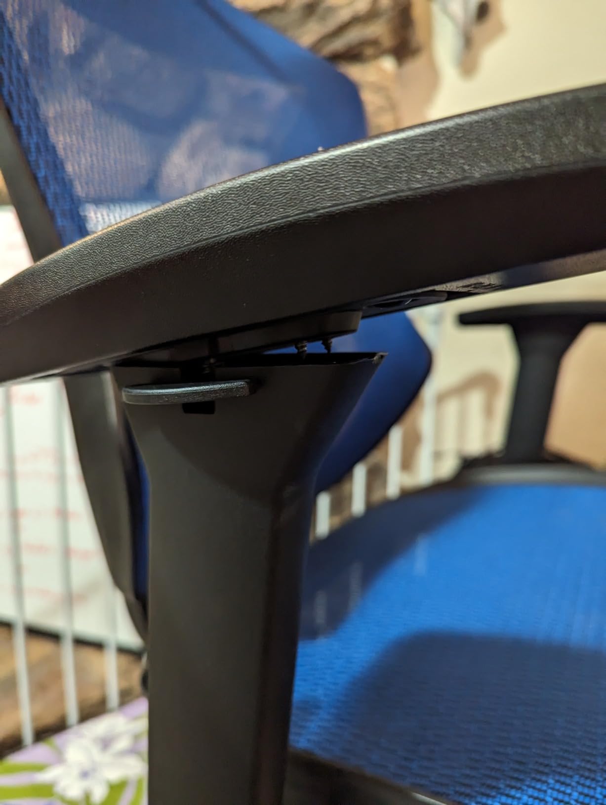 Staples Dexley Ergonomic Mesh Swivel Task Chair, Black customer photo 1