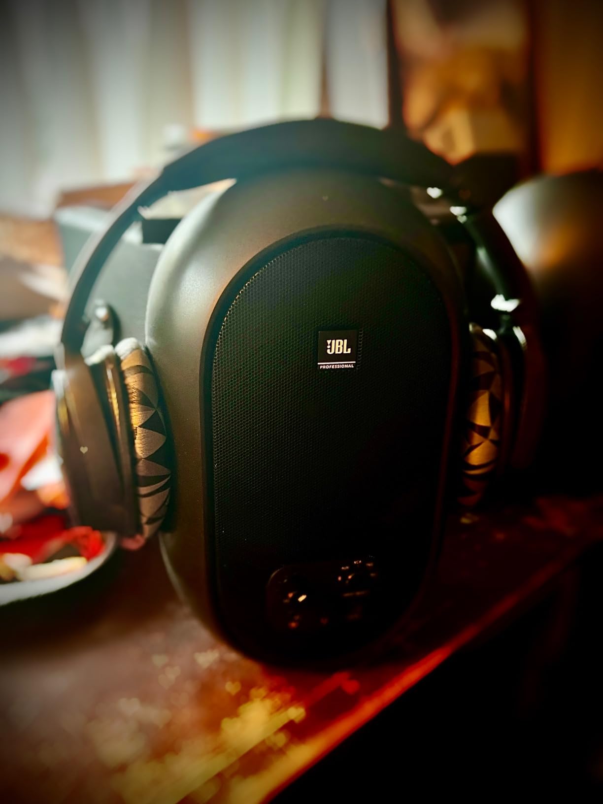 JBL Professional 1 Series 104-BT Compact Desktop Reference Monitors with Bluetooth, Black, Sold as Pair, 4.5-inch Speaker customer photo 2