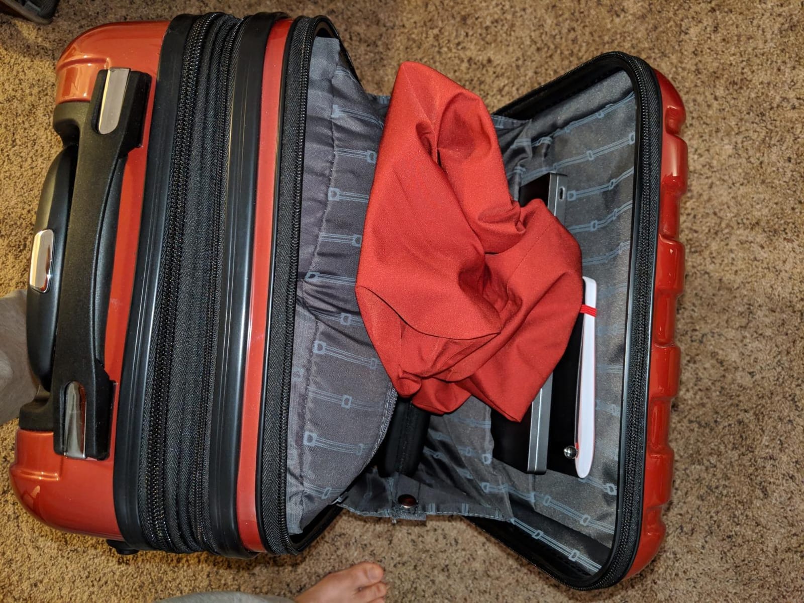 DELSEY PARIS Helium Aero Hardside Expandable Luggage with Spinner Wheels, Titanium, 3-Piece Set (21/24/28) customer photo 2