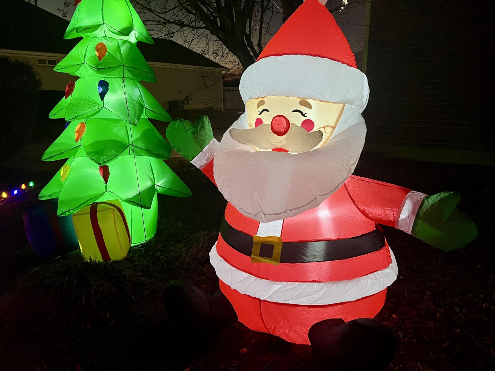 GOOSH 5 FT Christmas Inflatables Santa Claus Outdoor Decorations Blow Up Yard Sitting Santa Claus with Built-in LEDs for Holiday Xmas Garden Lawn Decor customer photo 1