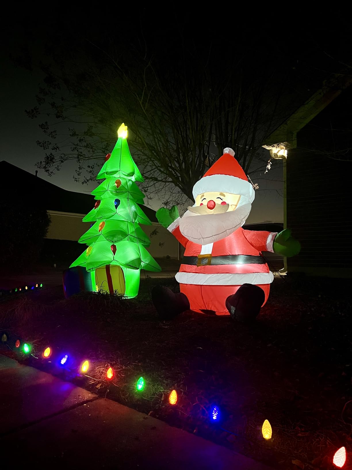 GOOSH 5 FT Christmas Inflatables Santa Claus Outdoor Decorations Blow Up Yard Sitting Santa Claus with Built-in LEDs for Holiday Xmas Garden Lawn Decor customer photo 2