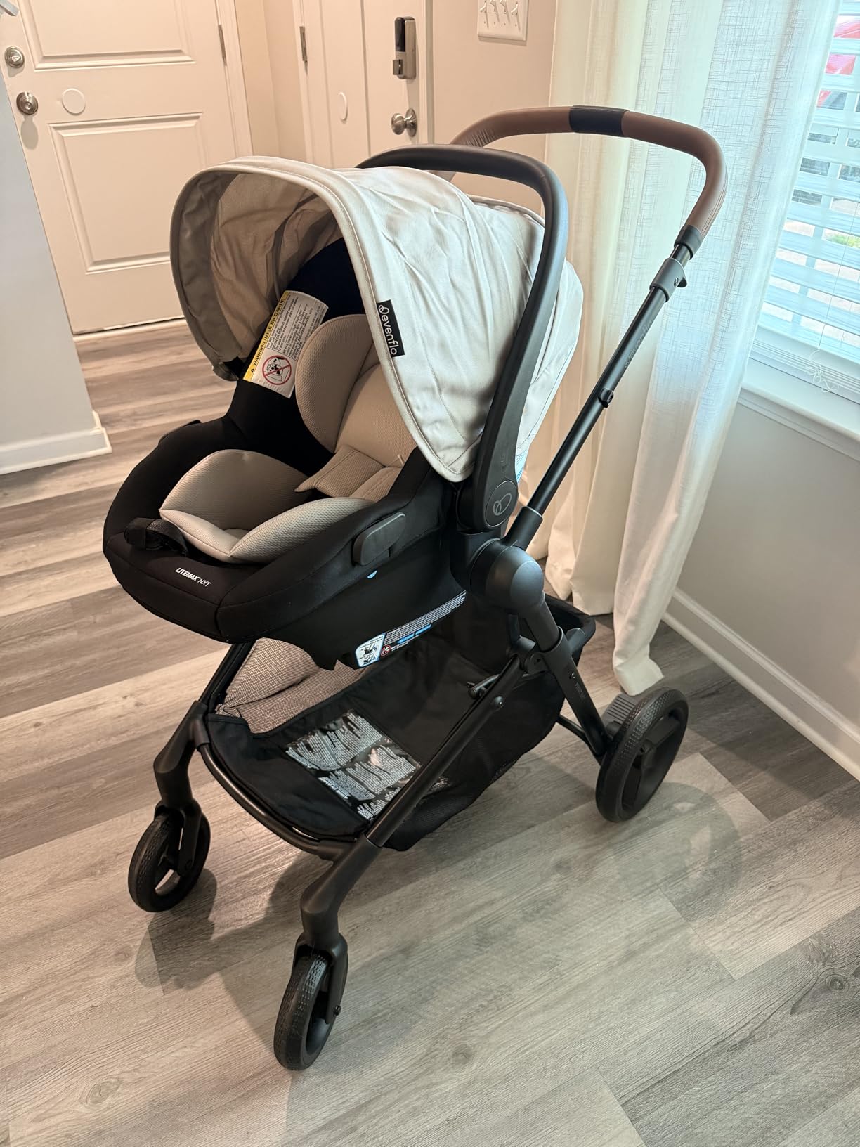 Evenflo Pivot NXT Travel System with LiteMax NXT Preemie and Infant Car Seat customer photo 2