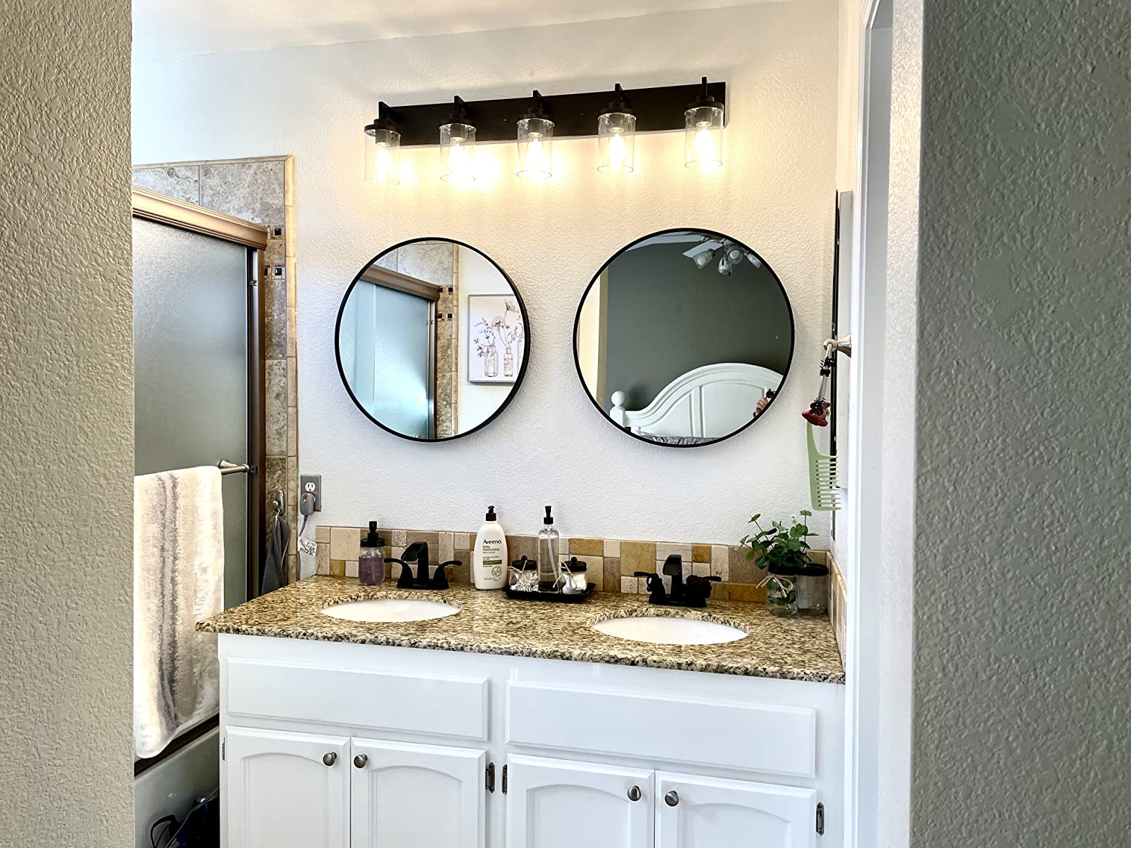 Oruii Round Mirror, 24 inch Black Circle Mirror, Matte Black Metal Frame customer photo 2