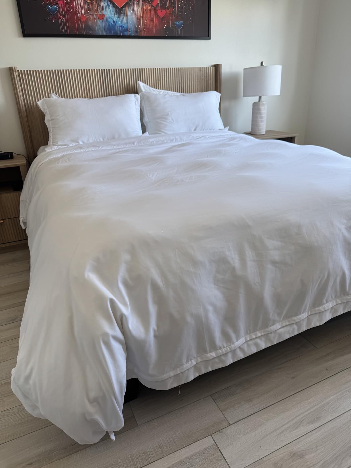 Amazon Basics Lightweight Microfiber 3 Piece Duvet Cover Set with Zipper Closure, King, Bright White customer photo 2