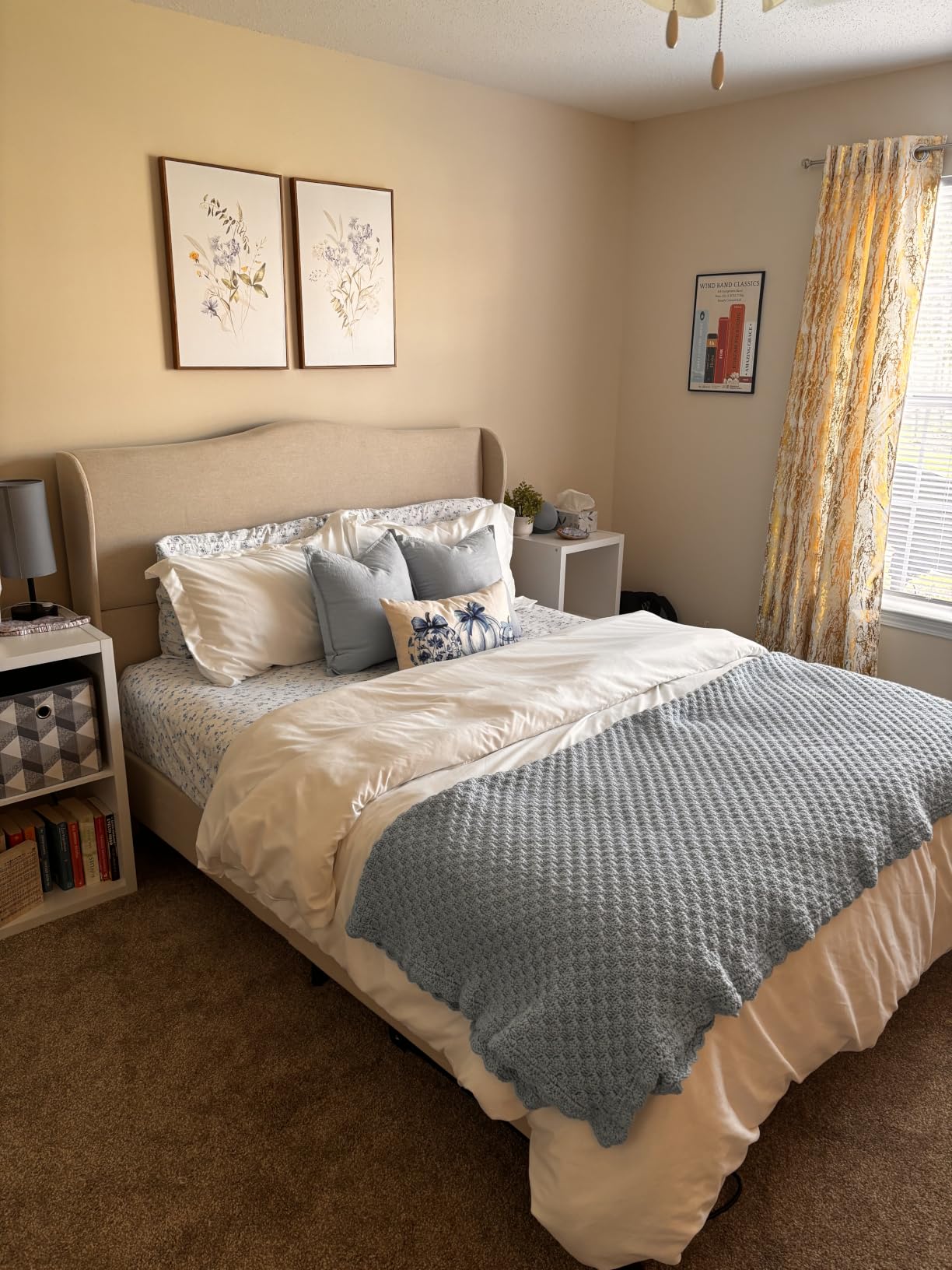 Amazon Basics White Down Alternative Comforter and Duvet Insert with Corner Tabs, Machine Washable, King, All-Season, 102 x 90 inches customer photo 1