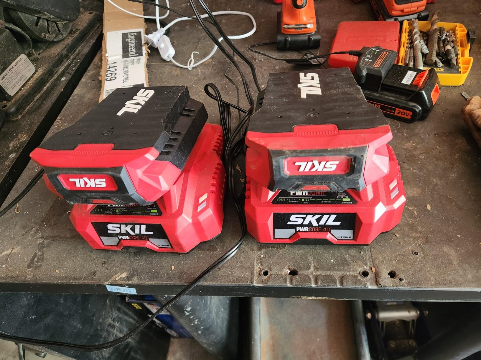 SKIL PWR CORE 40 Brushless 40V 14” Lightweight Chainsaw Kit with Tool-free Chain Tension & Auto Lubrication, Includes 2.5Ah Battery and Auto PWR Jump Charger - CS4555-10 customer photo 2