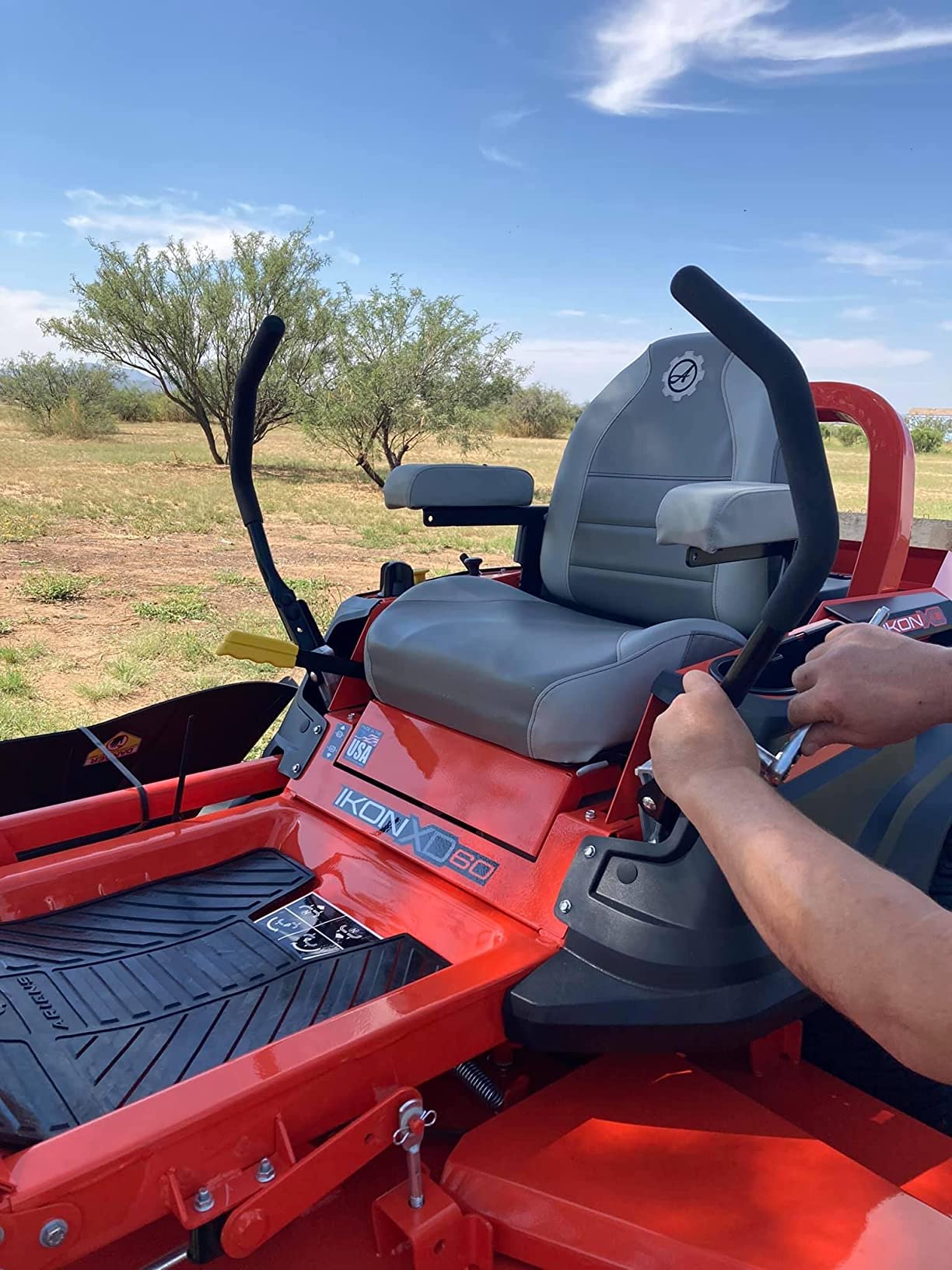 Ariens Ikon XD Zero Turn Radius Tractor, 23-HP FR691 Kawasaki Engine, 60-in. Deck - Quantity 1 customer photo 2