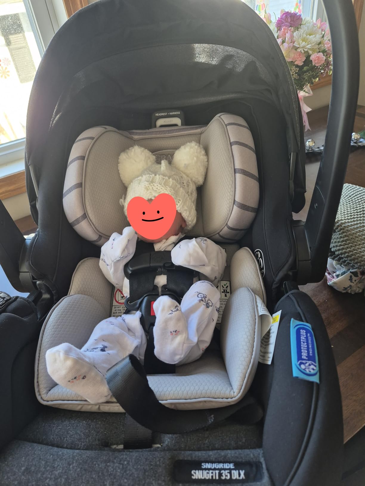 Graco SnugRide SnugFit Infant Car Seat, Baby Car Seat with Anti Rebound Bar for Extra Safety, No-Rethread Harness, Latch Equipped Carseat, Baby Essentials, Gift for New Parents, Gotham customer photo 1