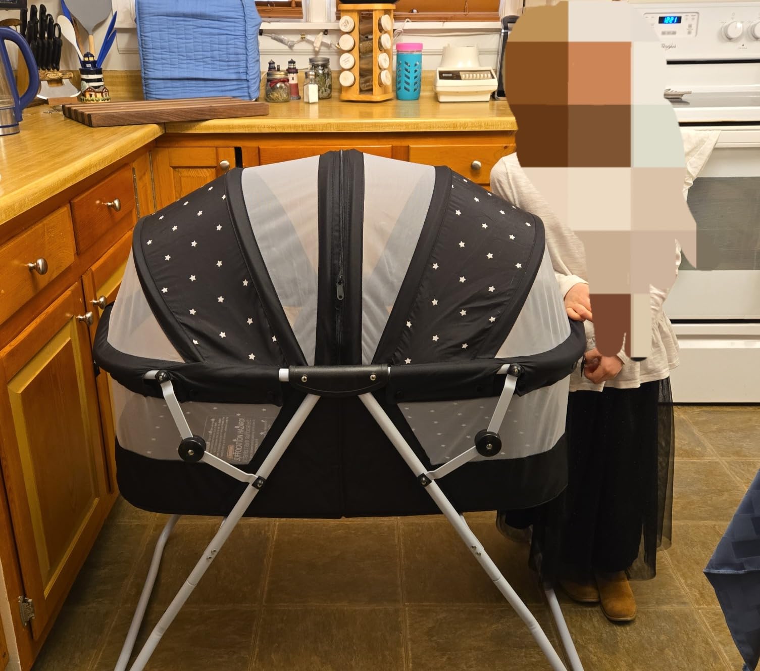 Dream On Me Karley Portable Infant Bassinet, Double Mesh Canopy, Black customer photo 1