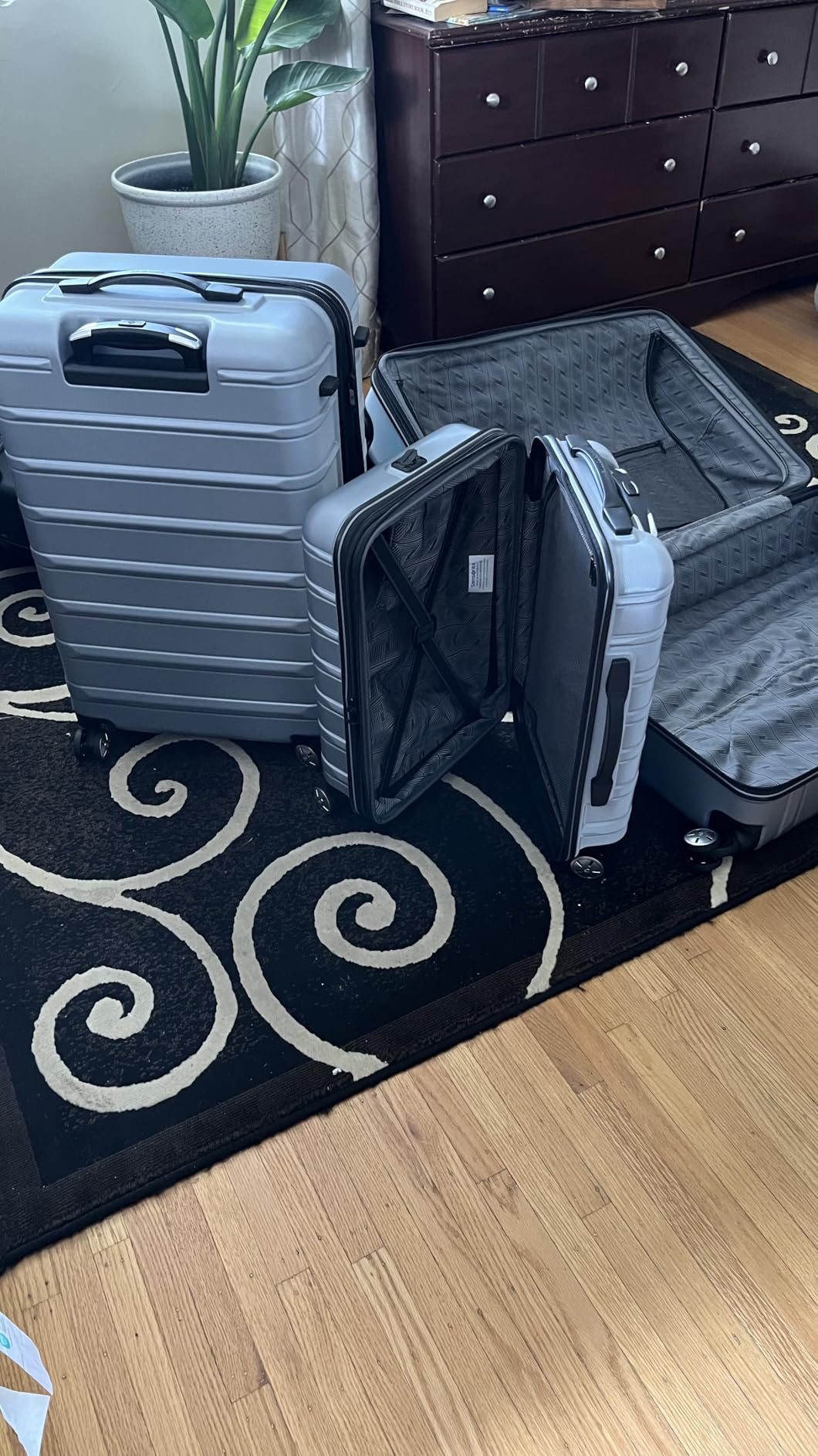 Samsonite Omni 2 Hardside 3 Piece Set - Includes Global Carry-On, Medium, & Large Checked Suitcases - 360° Dual Spinner Wheels - Integrated TSA Lock & Expansion - Amazon Exclusive - Midnight Black customer photo 1