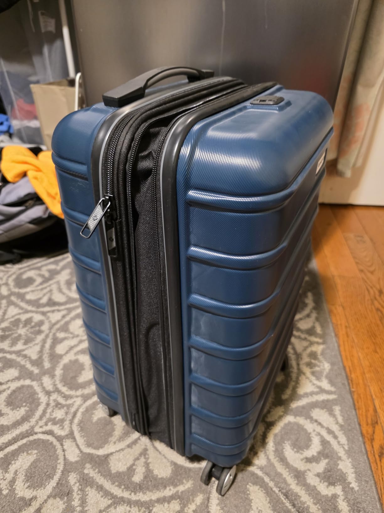 Samsonite Omni 2 Hardside 3 Piece Set - Includes Global Carry-On, Medium, & Large Checked Suitcases - 360° Dual Spinner Wheels - Integrated TSA Lock & Expansion - Amazon Exclusive - Midnight Black customer photo 2