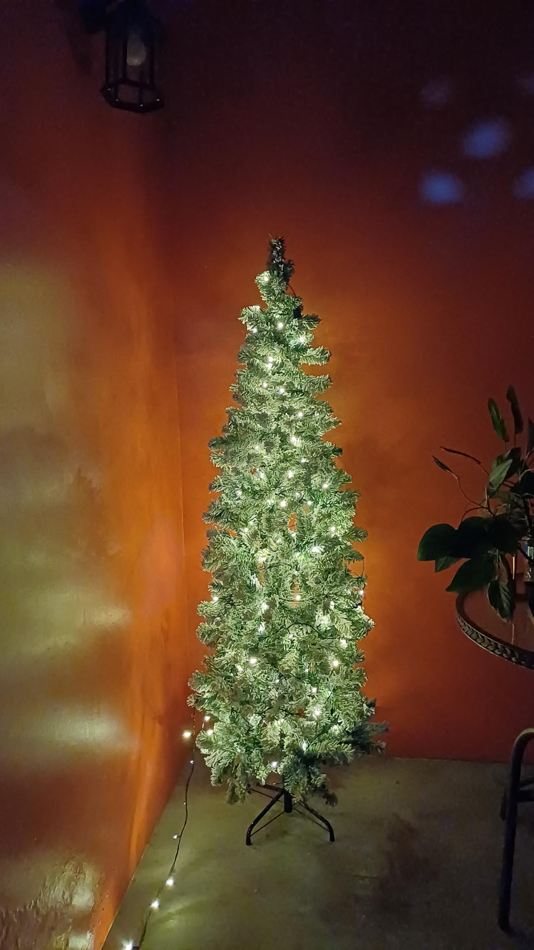 Goplus 6ft Snow Flocked Pencil Christmas Tree with 500 Branch Tips, White customer photo 2