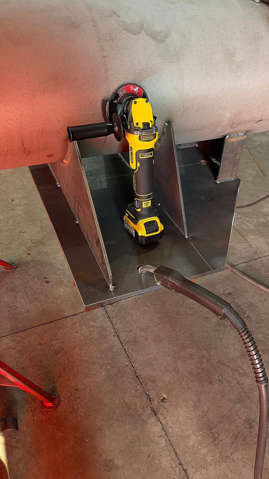 DEWALT FLEXVOLT ADVANTAGE 20V MAX* Angle Grinder, Paddle Switch, 4-1/2-Inch to 5-Inch, Tool Only (DCG416B) | 4-1/2-Inch to 5-Inch, Tool Only (DCG416B) customer photo 1