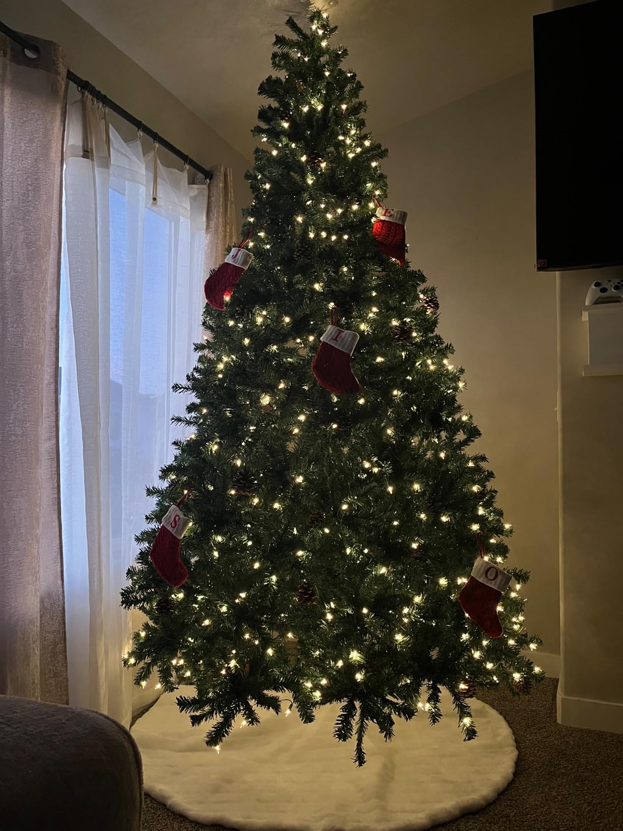 Yaheetech 6ft Pre-lit Christmas Tree with 300 Warm White Lights, Green customer photo 2