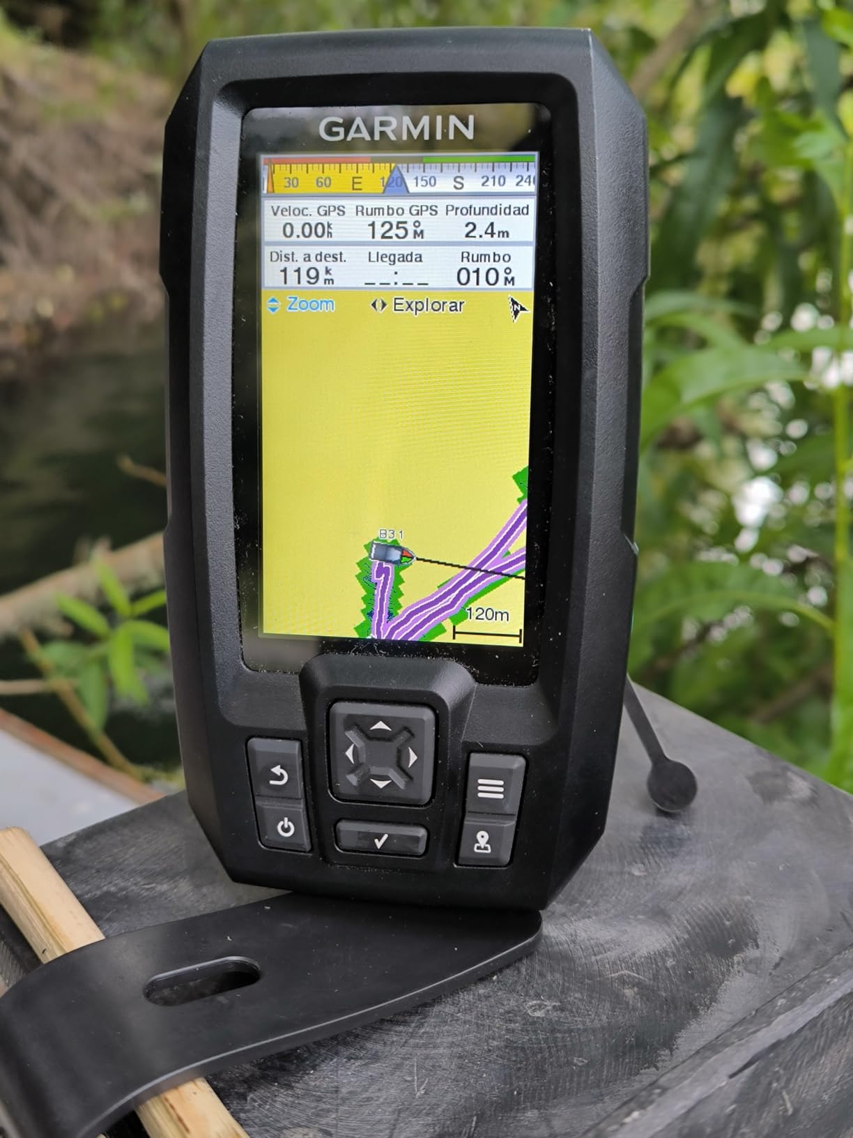 Garmin STRIKER Vivid 4cv, Easy-to-Use 4-inch Color Fishfinder and Sonar Transducer, Vivid Scanning Sonar Color Palettes customer photo 2