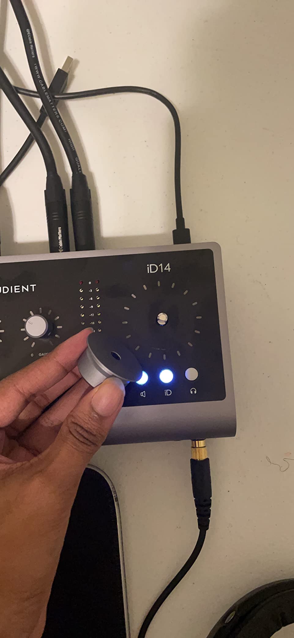 Audient Audio Interface iD14 MKII, 2 Class-A Microphone Preamps (High Performance USB Audio Interface, USB-C Connector, Monitor Mix and Monitor Panning Function, 2 Headphone Outputs), Black customer photo 1