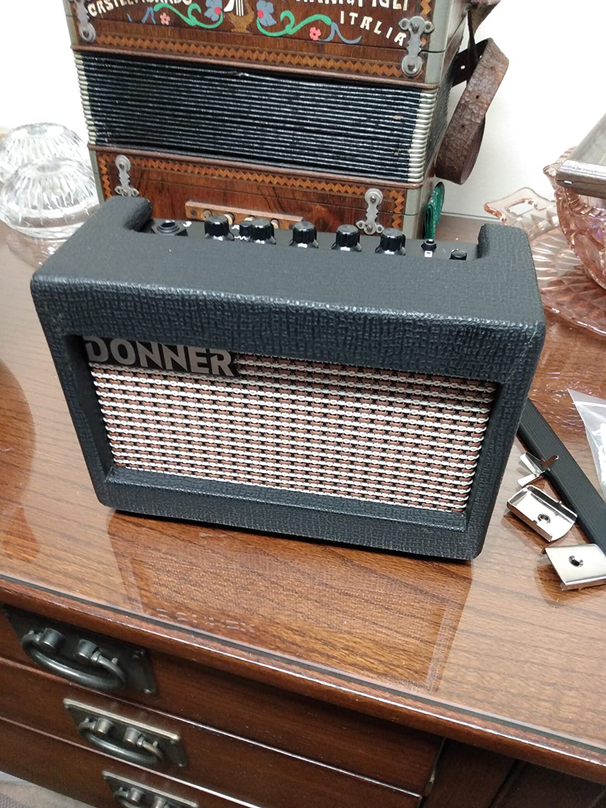 Donner Mini Electric Guitar Amp DA-10, 5W Portable Small Guitar Amplifier customer photo 1